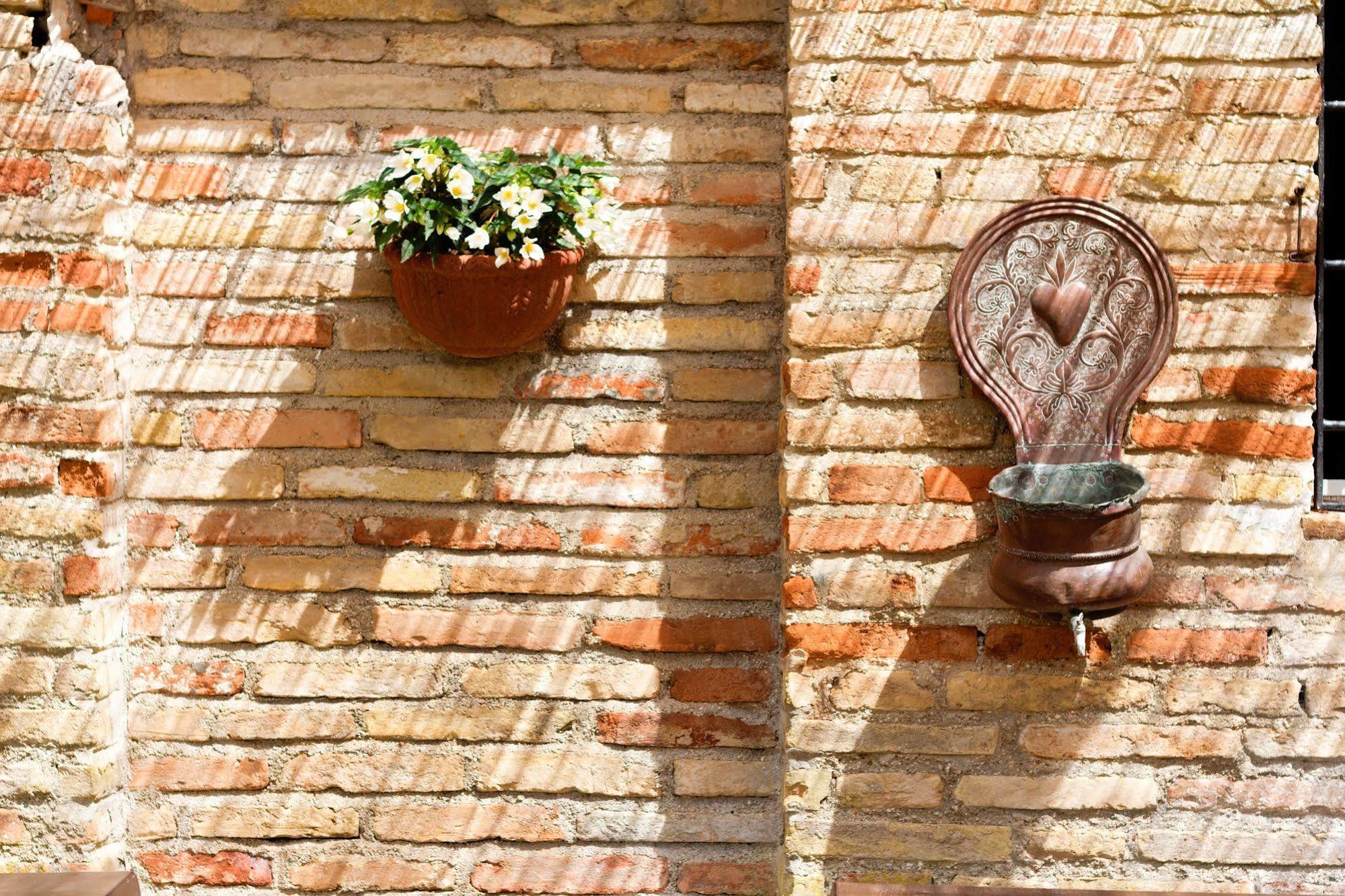 B&B La Residenza Del Poeta Montesicuro Dış mekan fotoğraf